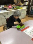 「豆掴み大会」を開催致しました。
1分間の間に箸で豆掴みをしましたー♪
皆さん楽しんでいたり,真剣にやっていました〜
また、「豆掴み大会」を開催致します!
#楽しい介護
#楽しい職場
#豆掴み大会
#さいたま市